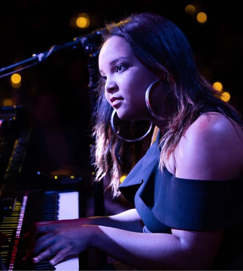 Alexis Lombre playing piano onstage