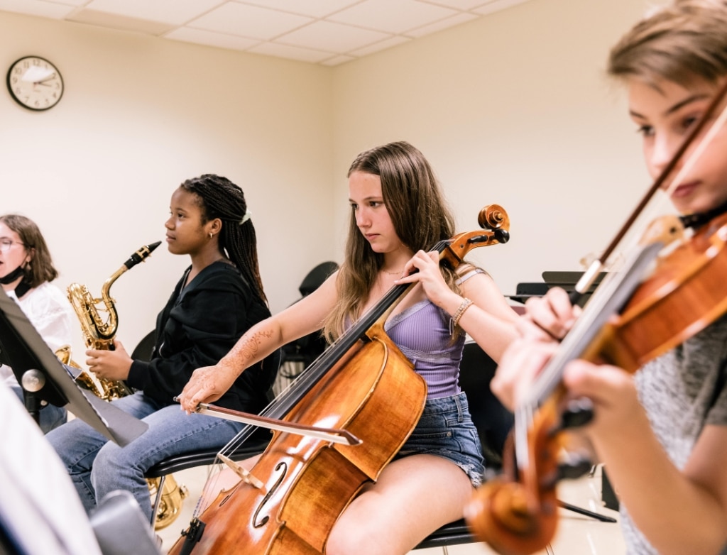 Teenage music students learning together during class at Merit School of Music in Chicago
